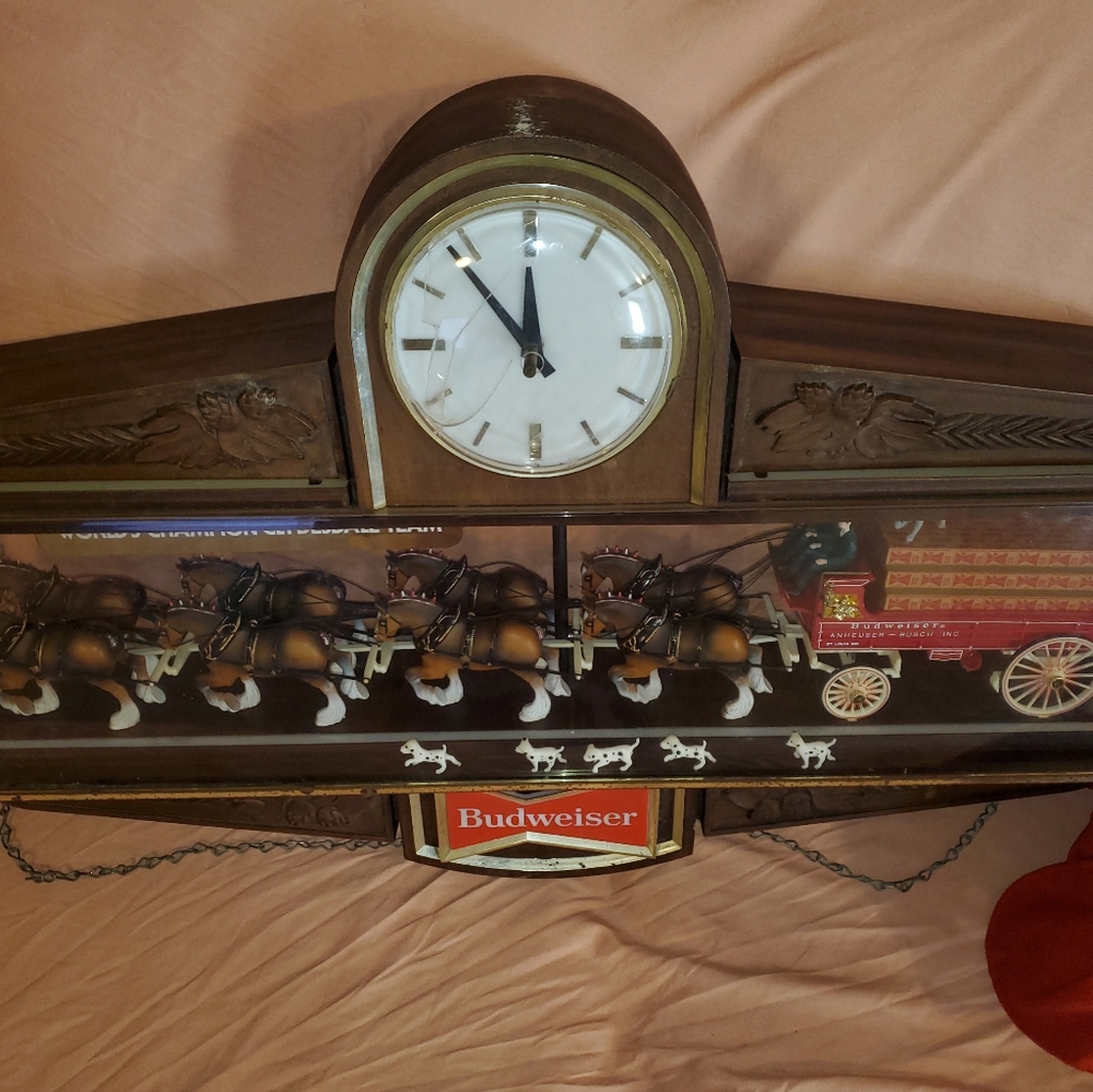 vintage budweiser clydesdale clock.
